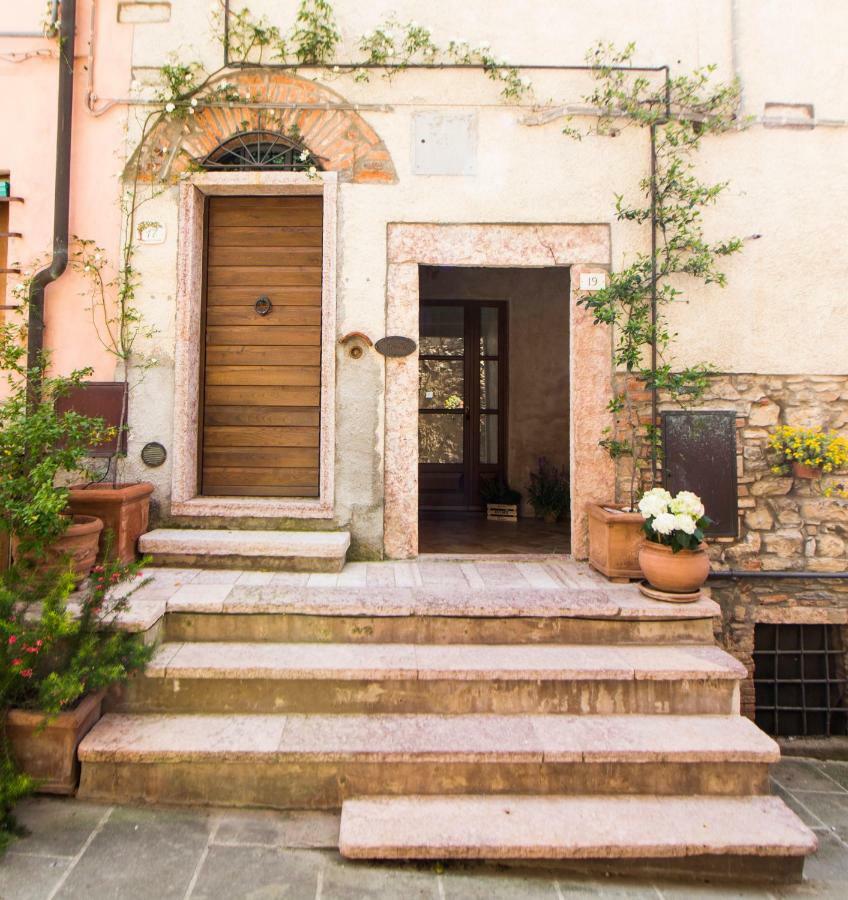 Le Dame Del Borgo Leilighet Sassetta Eksteriør bilde