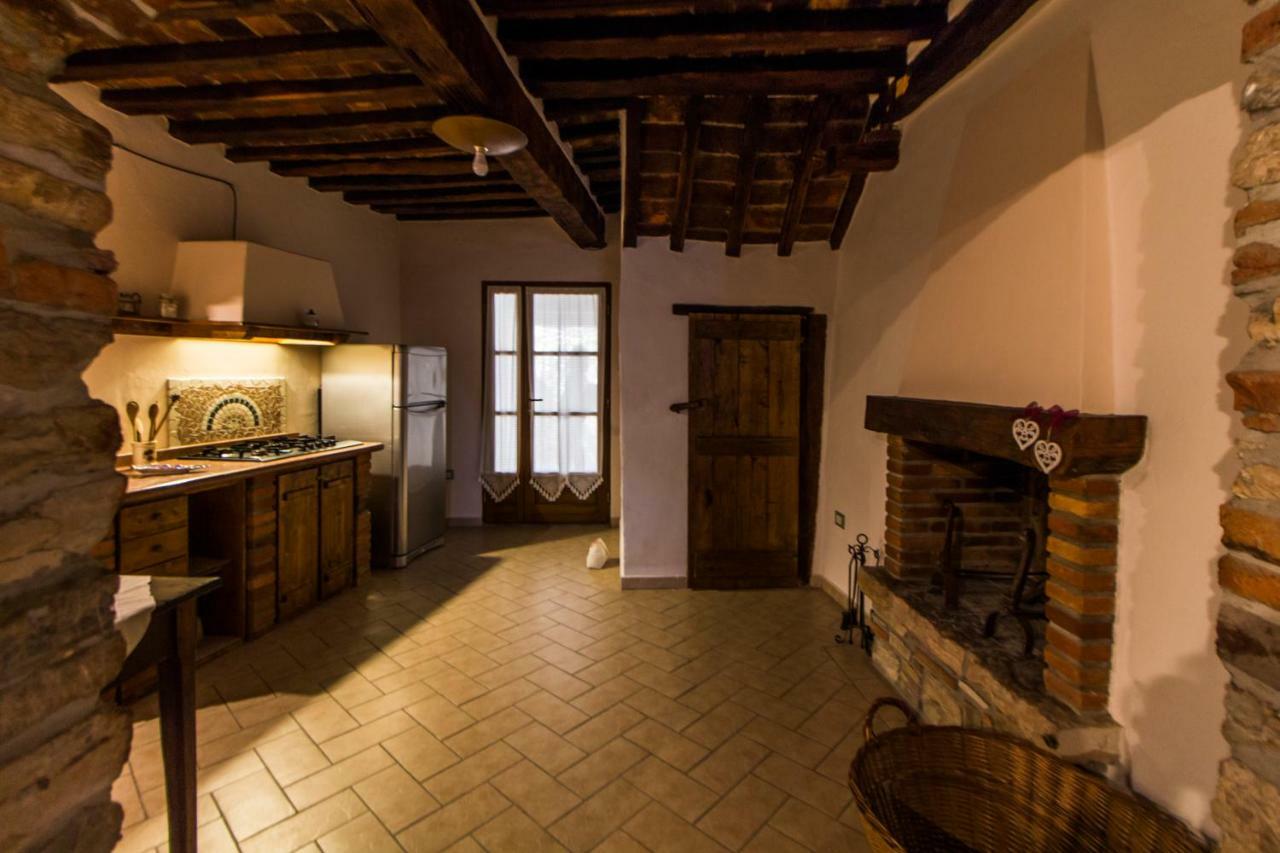 Le Dame Del Borgo Leilighet Sassetta Eksteriør bilde