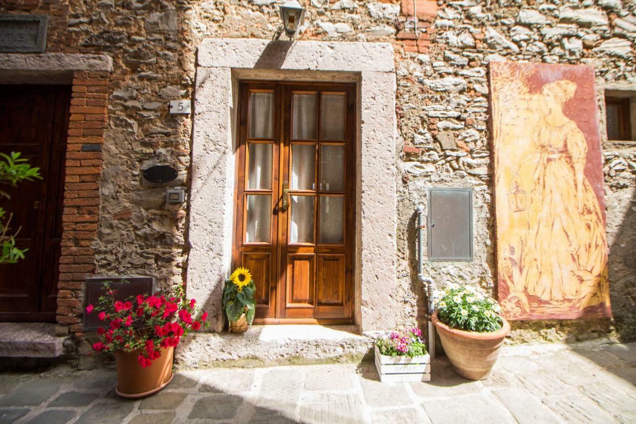 Le Dame Del Borgo Leilighet Sassetta Eksteriør bilde