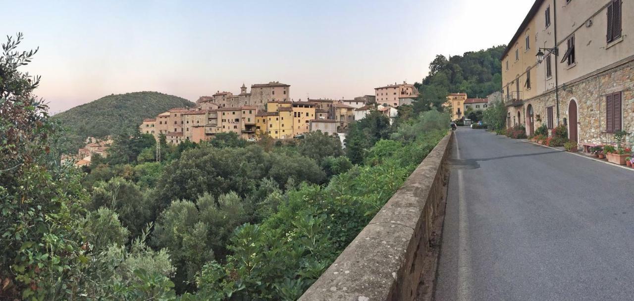 Le Dame Del Borgo Leilighet Sassetta Eksteriør bilde